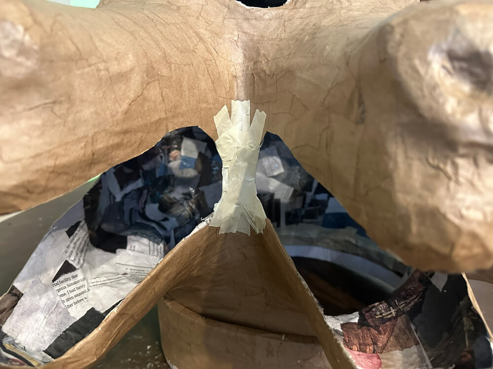 Building little columns between the mouths