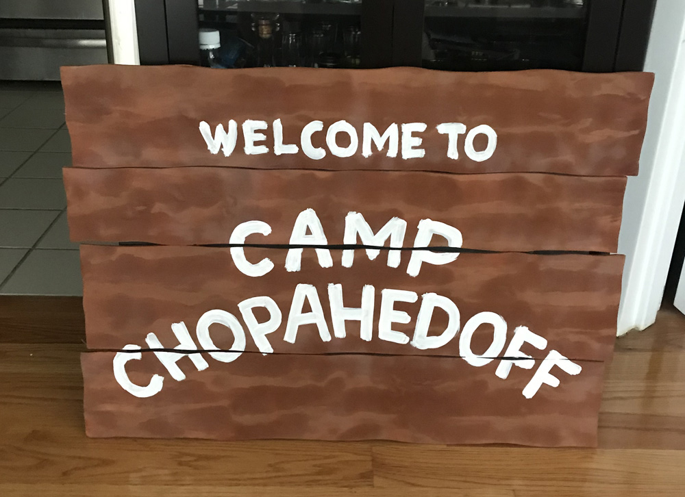 Fake wooden sign - painting the letters