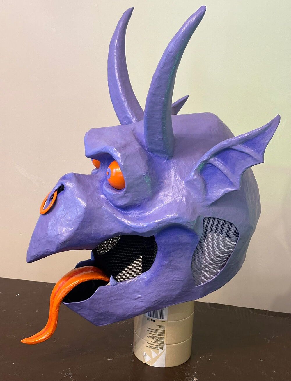 Side view of the mask.