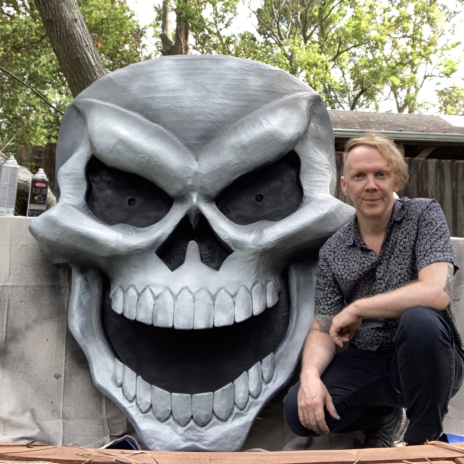 Giant paper mach&eacute; skull Halloween decoration - with me for scale!
