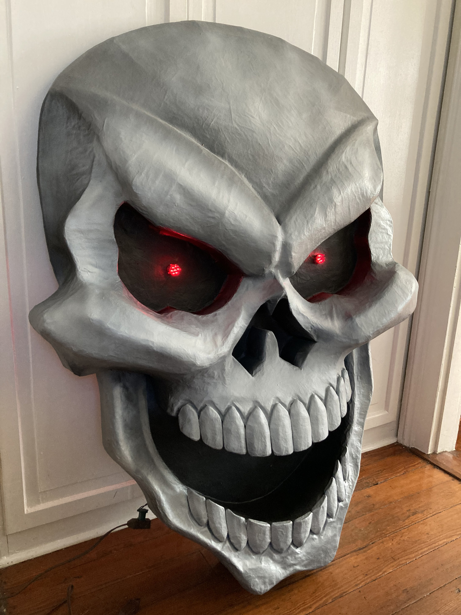 Giant paper mach&eacute; skull Halloween decoration - side view