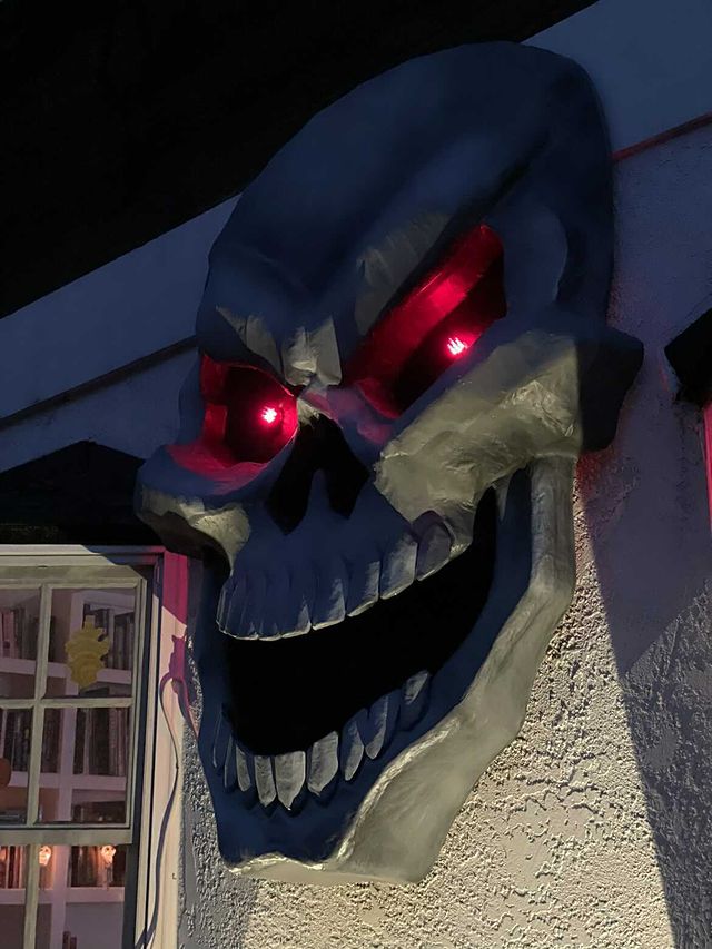 Giant paper mach&eacute; skull Halloween decoration - side view at night
